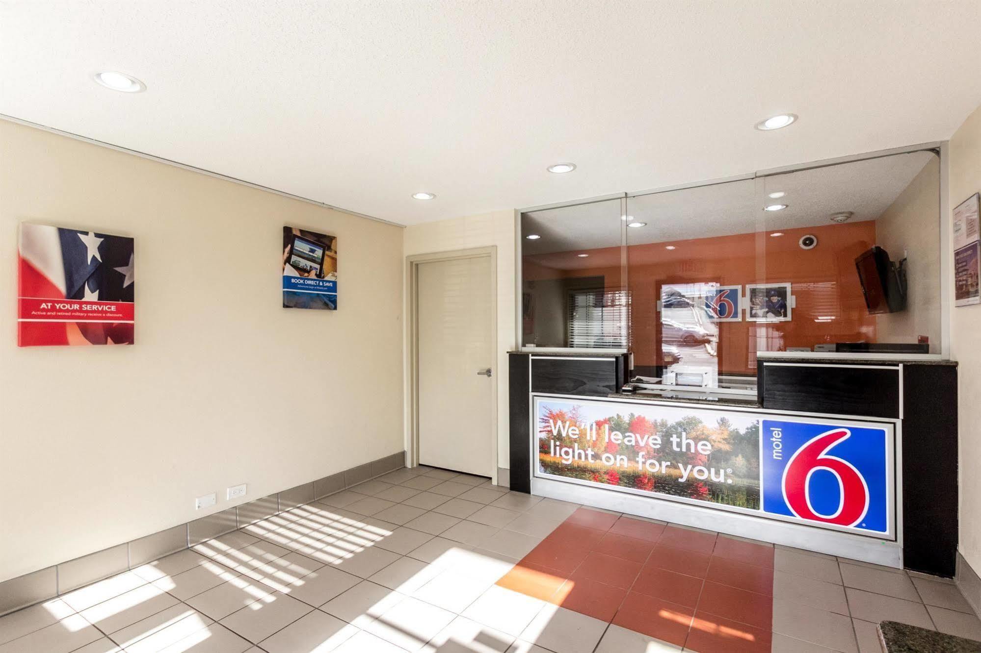 Motel 6 뉴브런즈윅 외부 사진