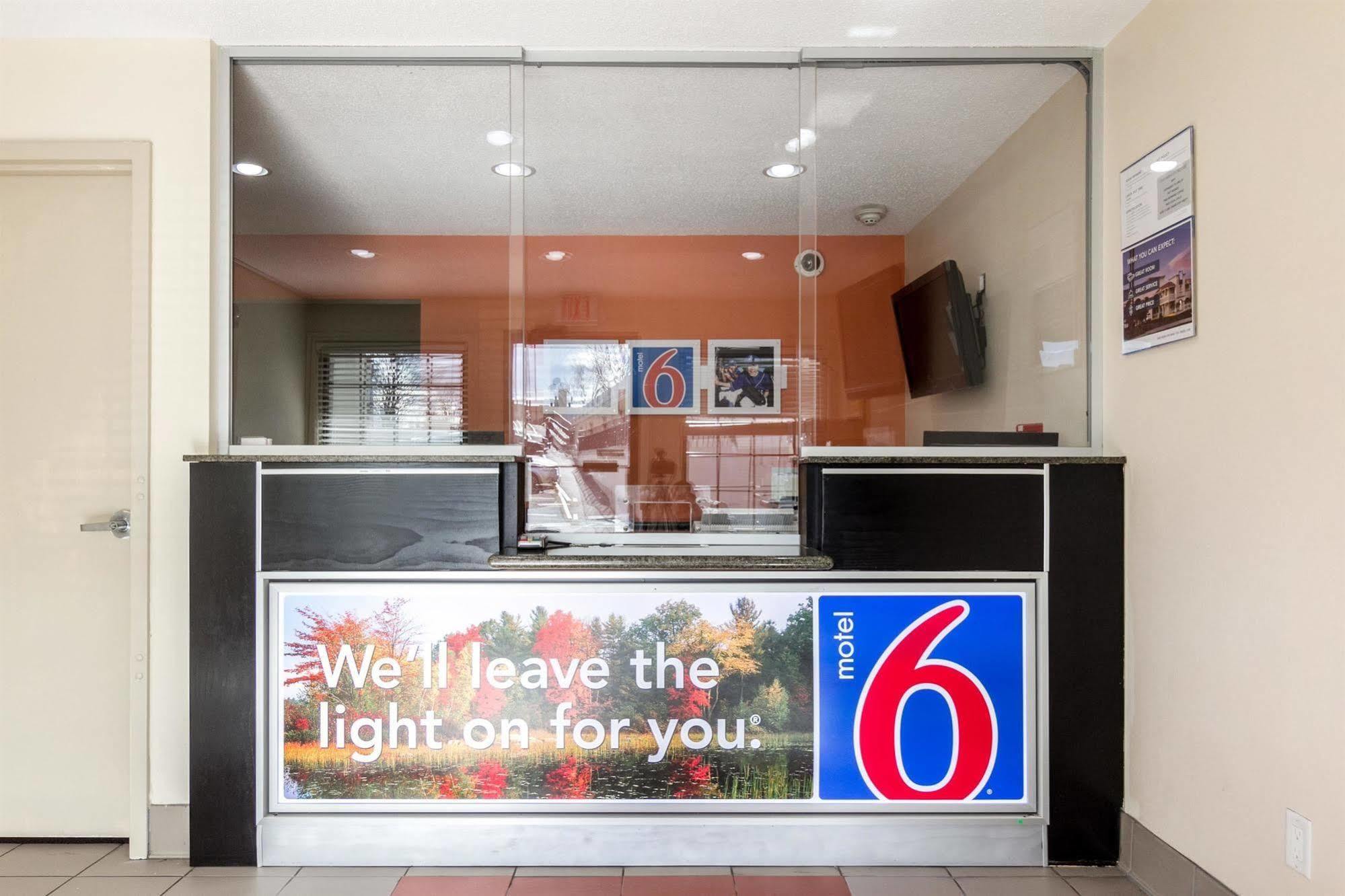 Motel 6 뉴브런즈윅 외부 사진